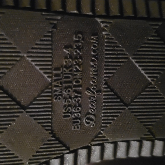 DEARFOAMS BRAND WOMENS BLACK MEMORY FOAM SLIPPERS SIZE SMALL 5-6 - Picture 9 of 12